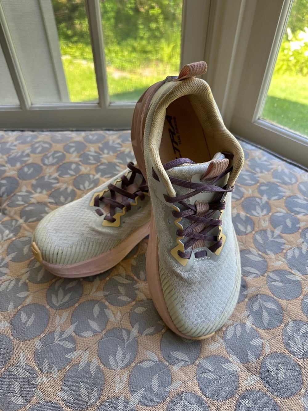 Altra Women's Experience Wild 2 Trail Runners, Size 9